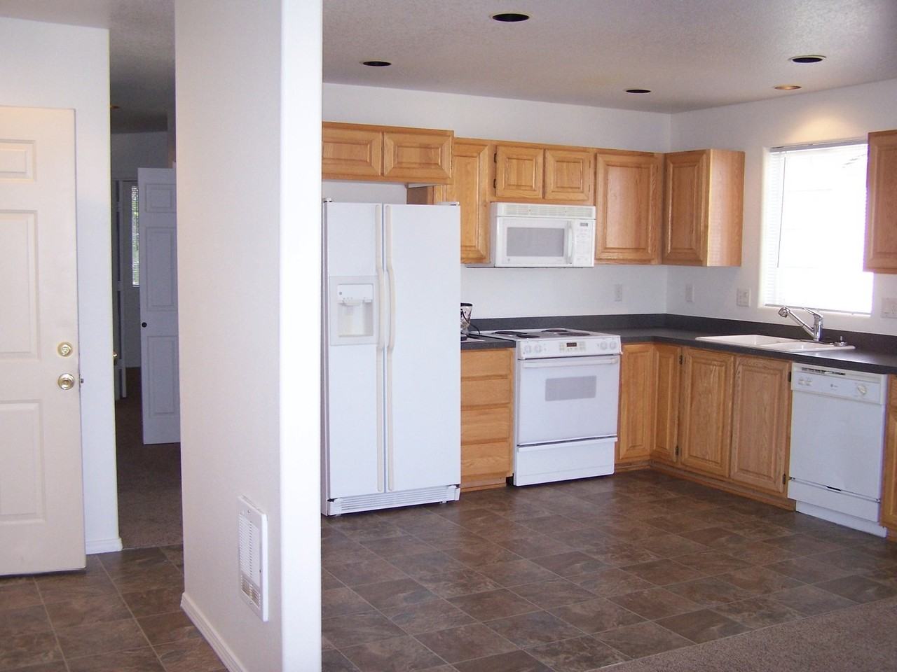 2121 Sw Umatilla Ave #04 - Photo 3 of 10