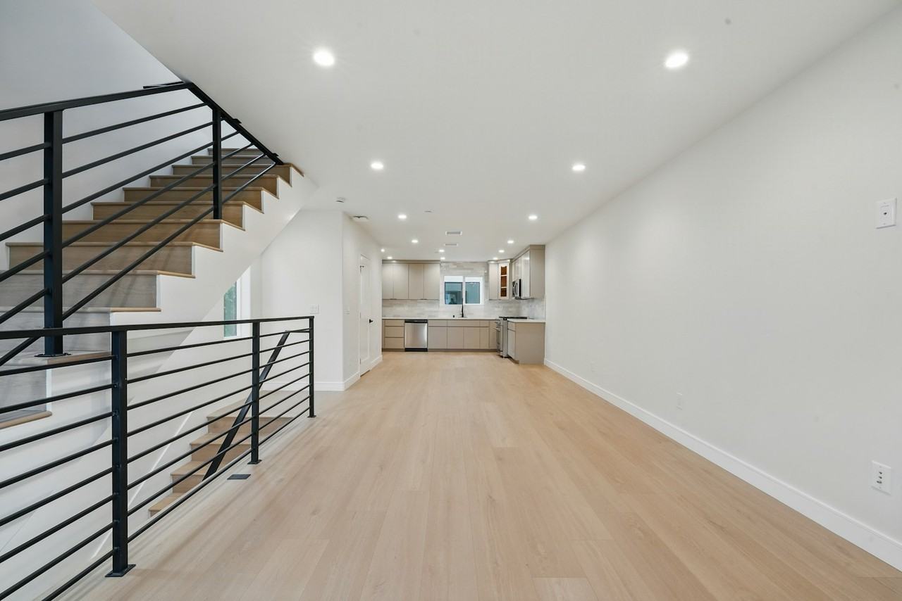 8234 Blackburn Avenue, Unit 8234 1/2 - Photo 2 of 50