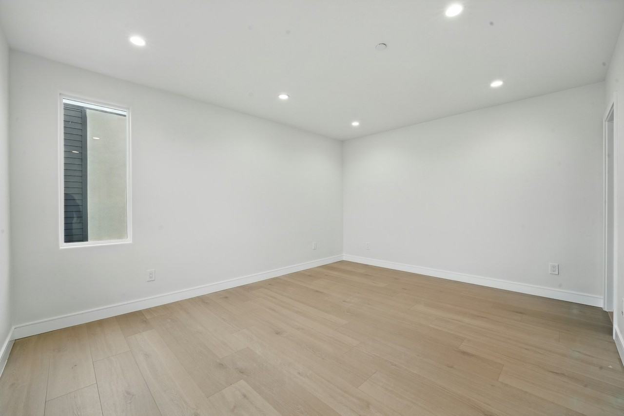 8234 Blackburn Avenue, Unit 8234 1/2 - Photo 4 of 50