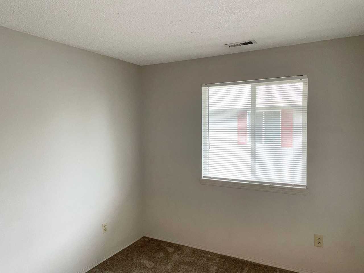 4429 Hunting Meadows Cir - Photo 7 of 11