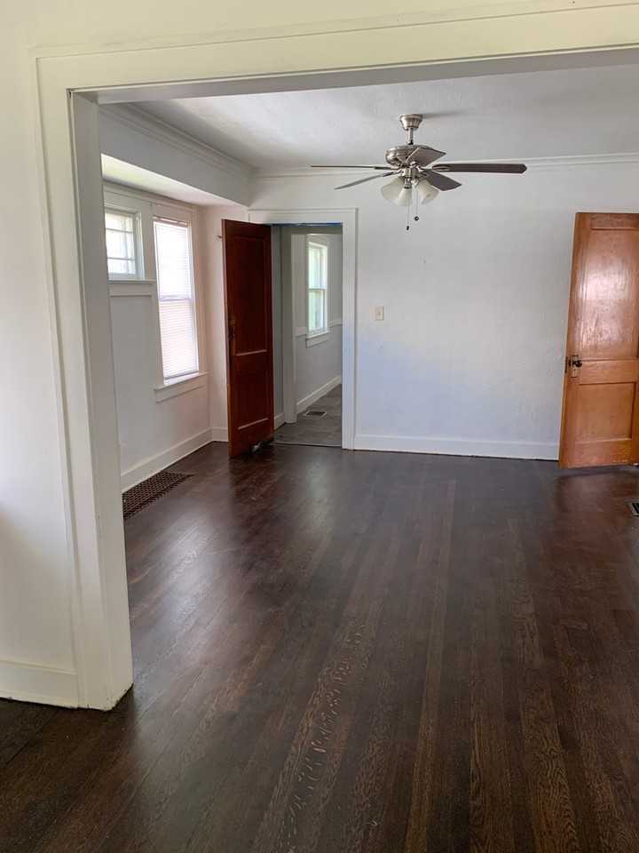 5707 Euclid Ave - Photo 4 of 16