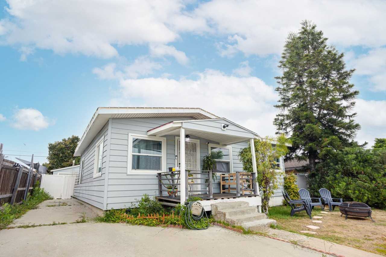3836 Newton Ave - Photo 2 of 34