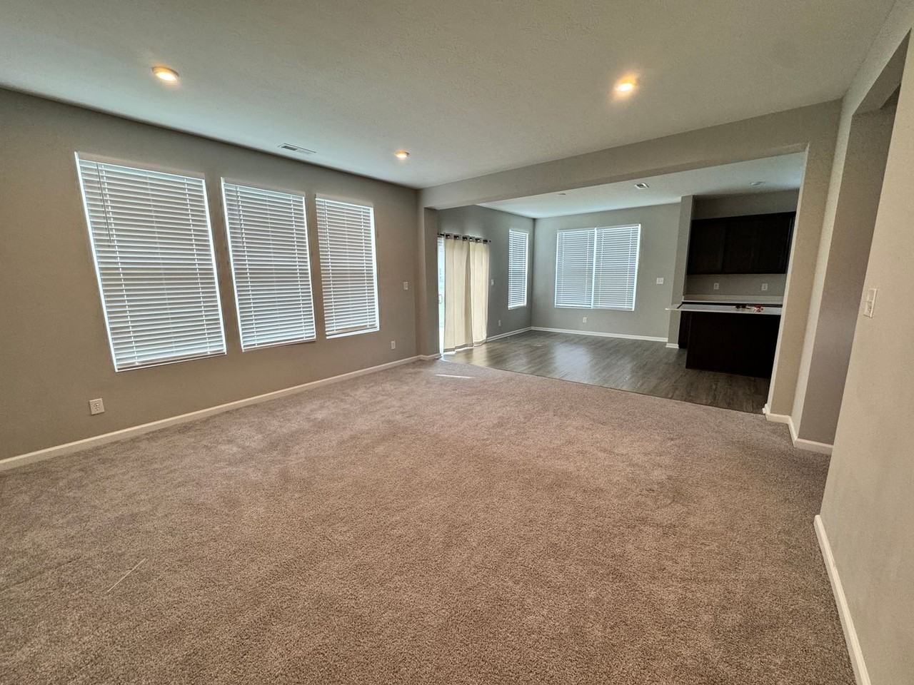 3238 Creekridge Ct - Photo 5 of 32