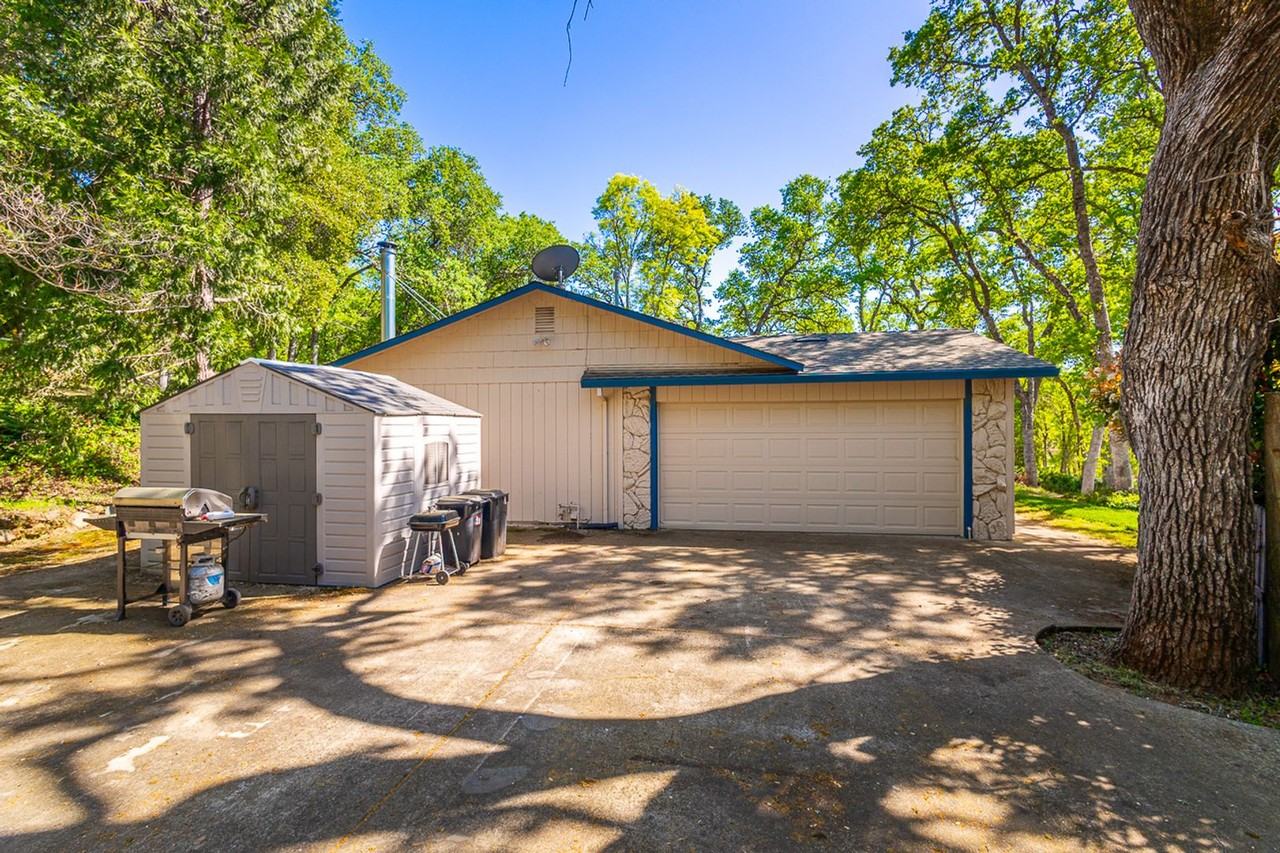 4620 Fawn St - Photo 3 of 13