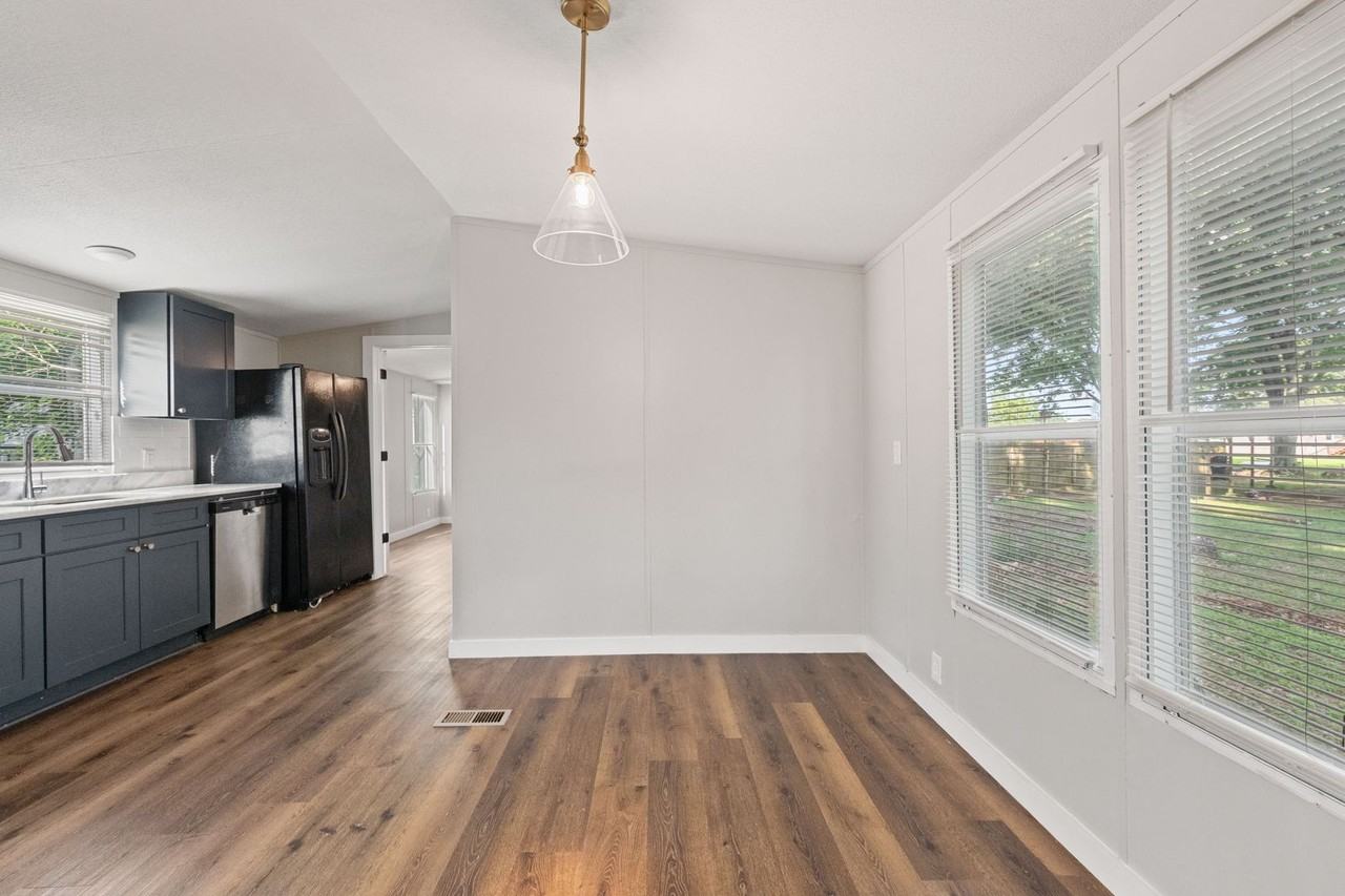 215 Loranger Drive - Photo 5 of 22