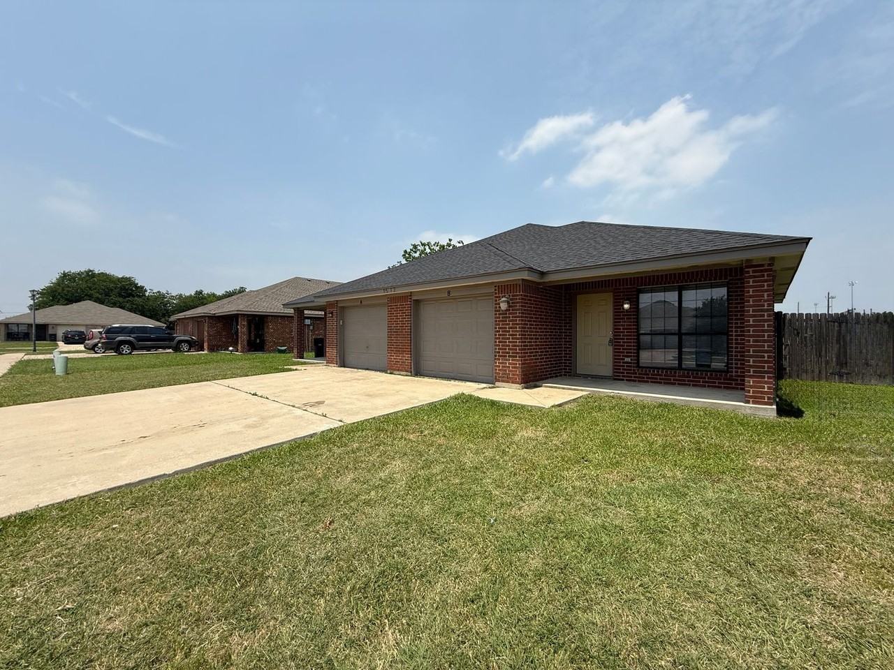1513 Nicholas Cir #B - Photo 2 of 28