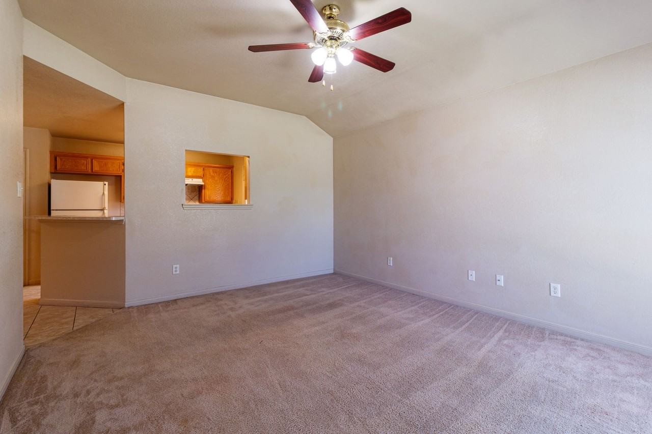 1513 Nicholas Cir #B - Photo 3 of 28