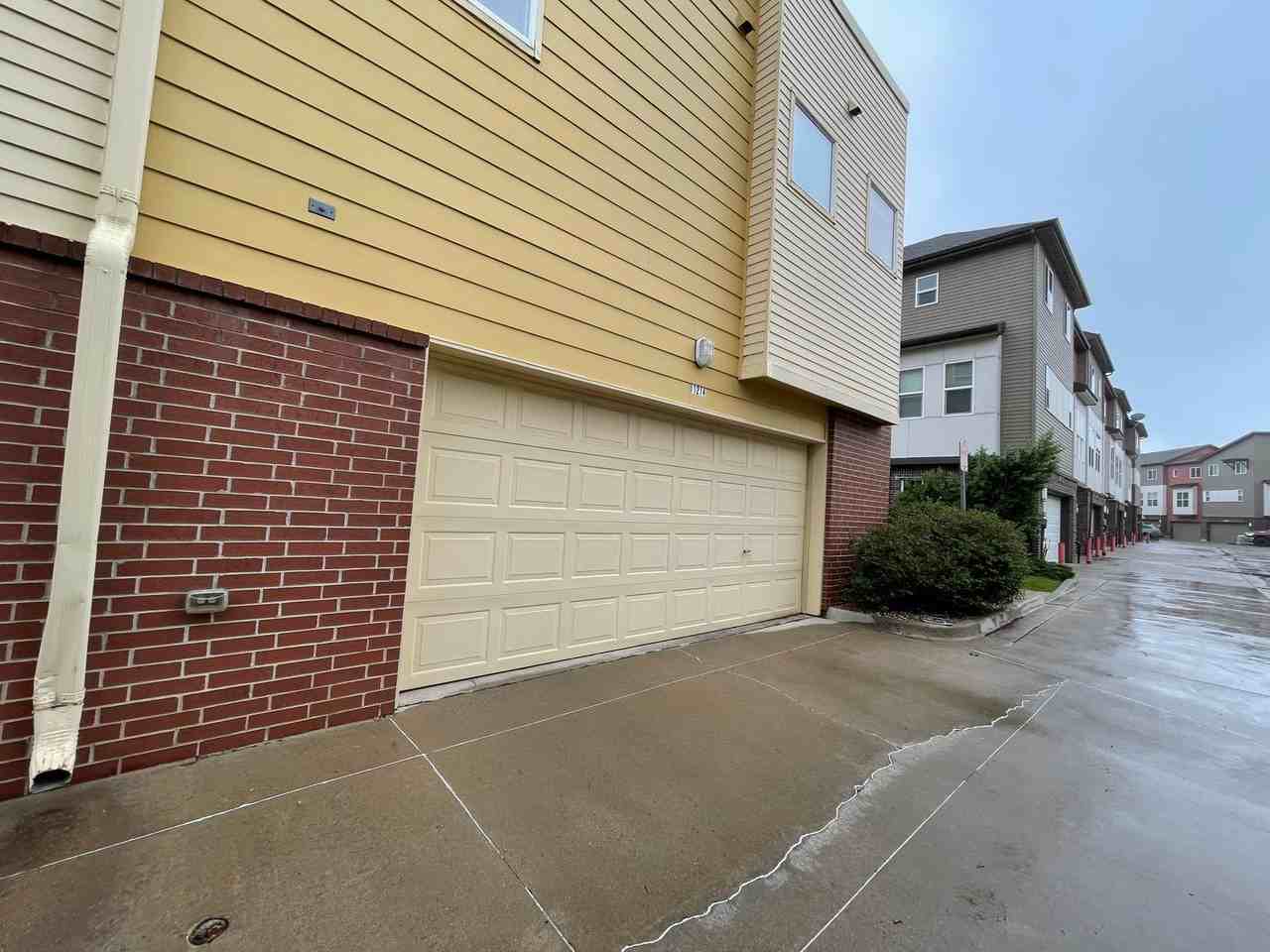 11214 Colony Cir - Photo 3 of 16