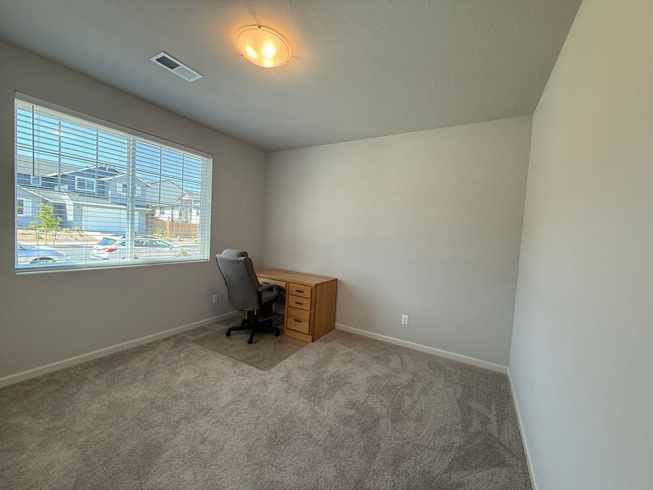 4057 Sw Reindeer Ave - Photo 5 of 19