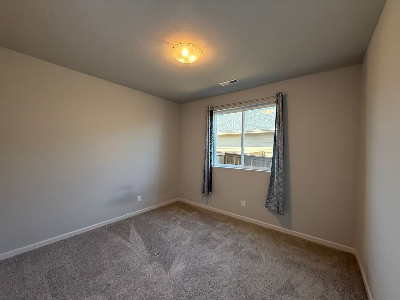 4057 Sw Reindeer Ave - Photo 7 of 19