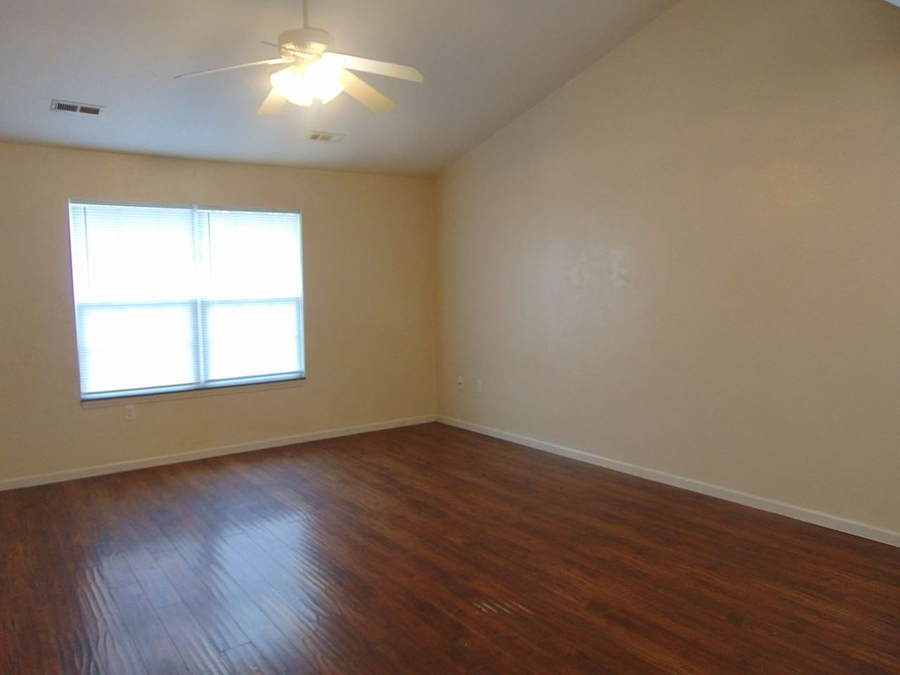 1709 Lakewood Dr - Photo 5 of 35