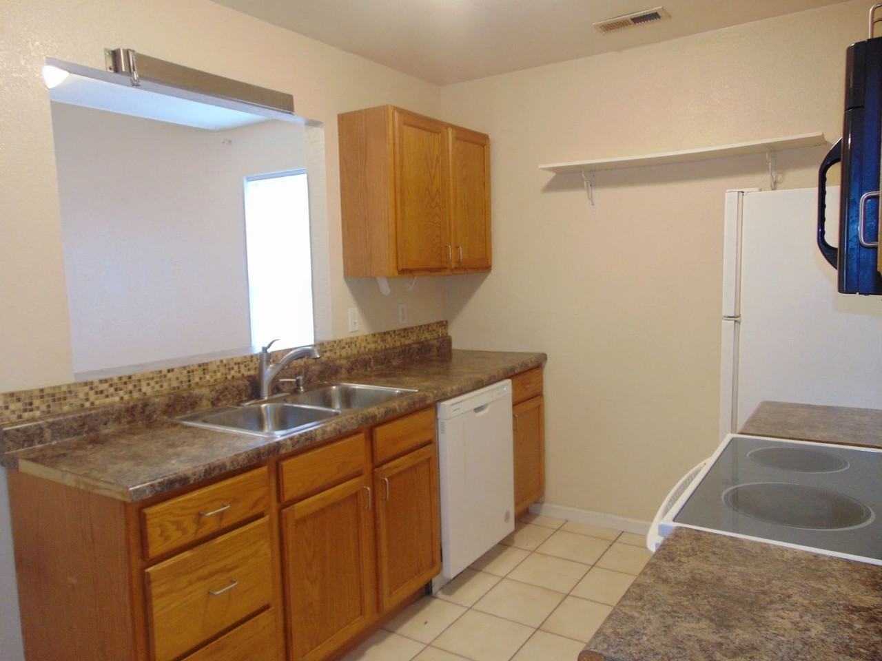 1709 Lakewood Dr - Photo 7 of 35