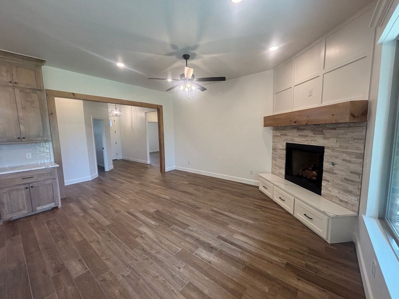 1900 Inglenook Dr - Photo 2 of 22