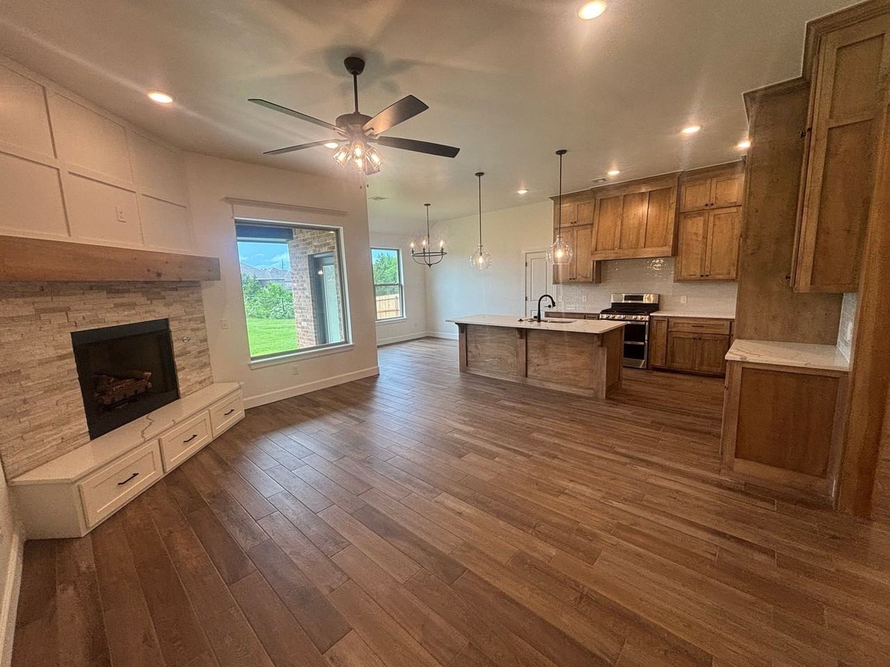 1900 Inglenook Dr - Photo 3 of 22