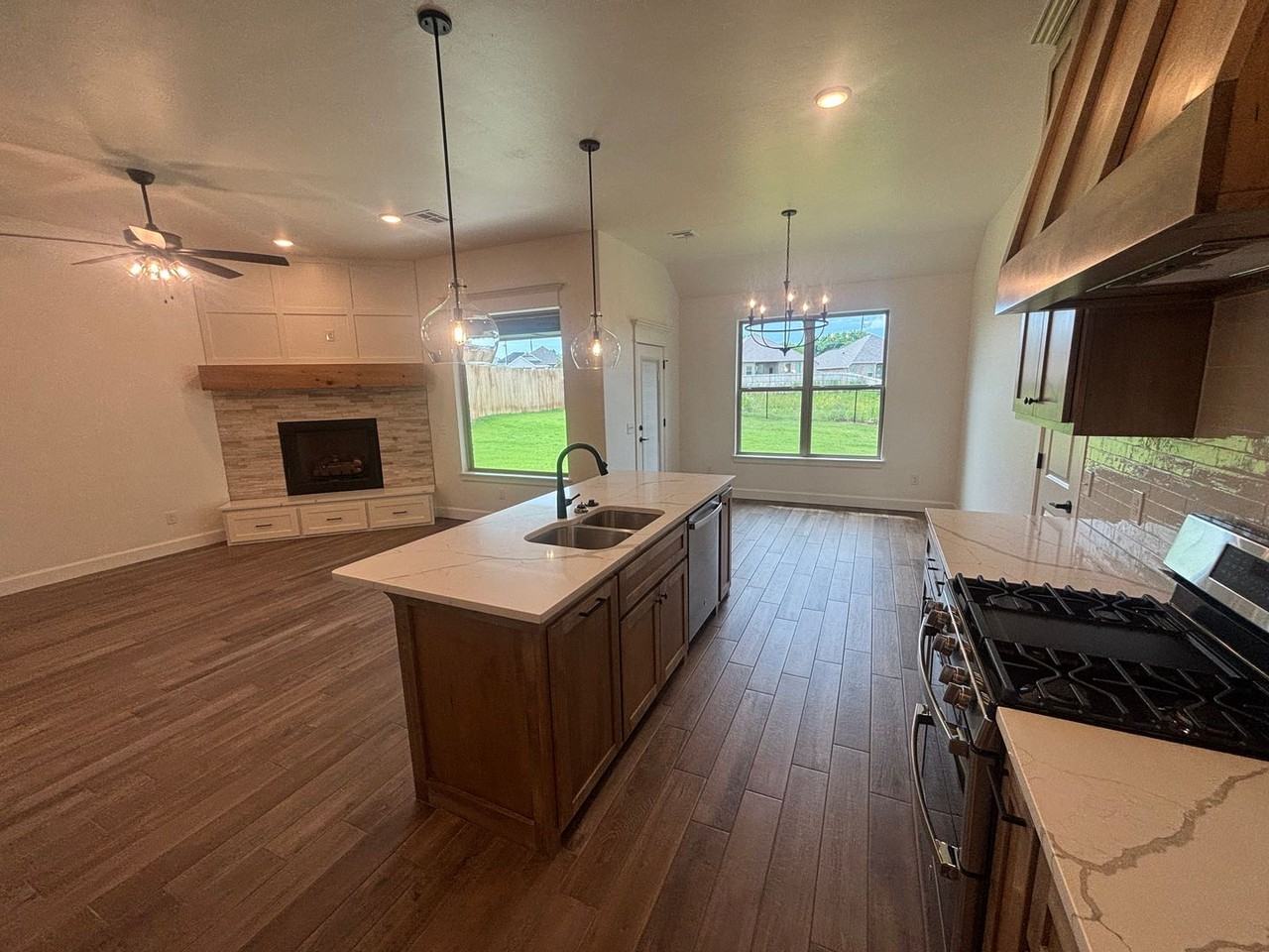 1900 Inglenook Dr - Photo 5 of 22