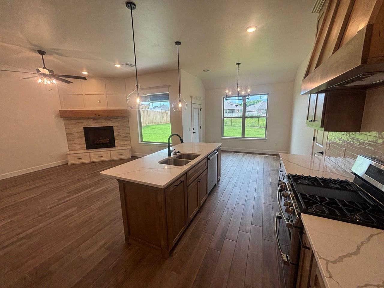 1900 Inglenook Dr - Photo 6 of 22
