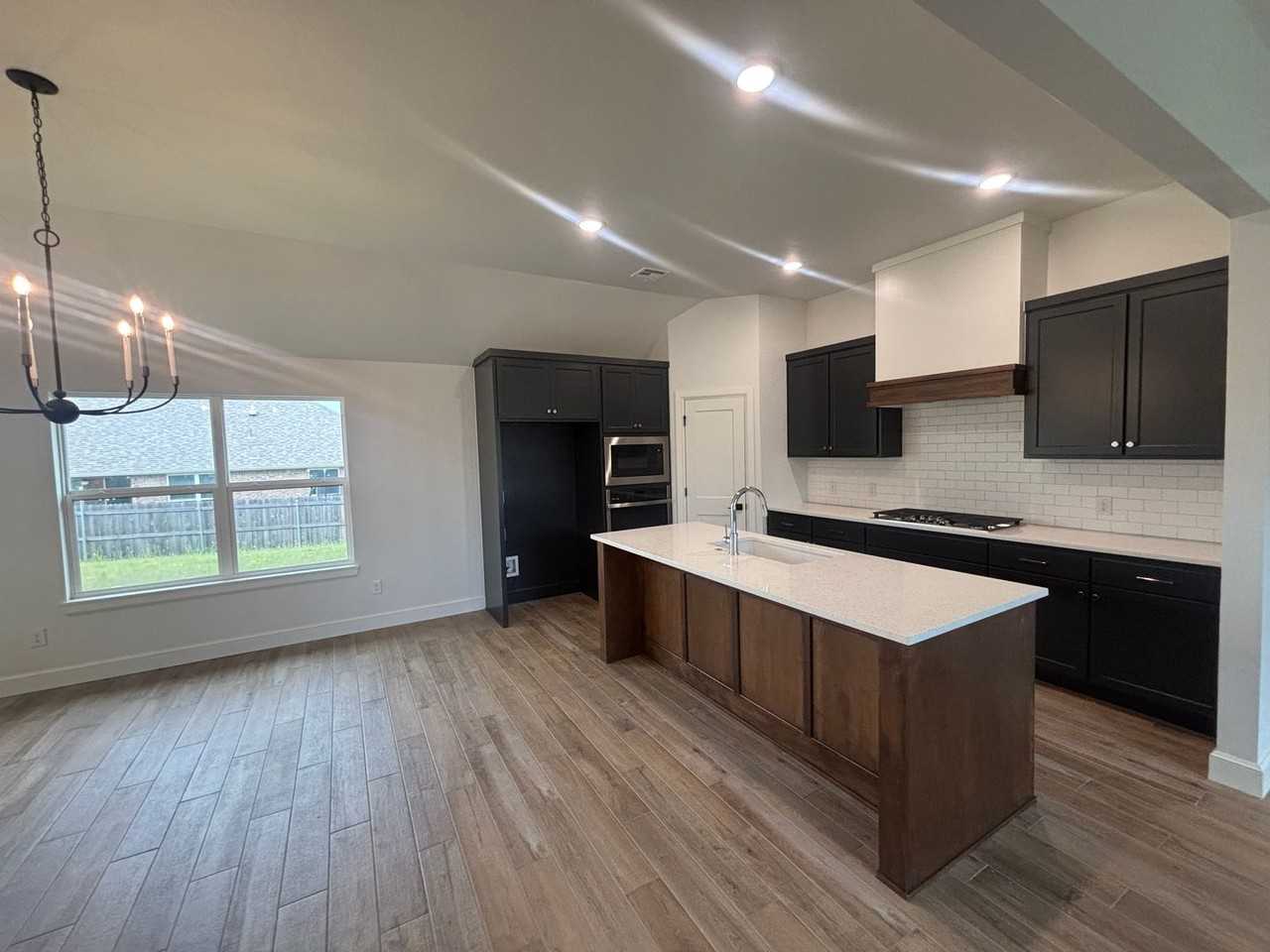 3021 Hollow Crest Ln - Photo 4 of 20
