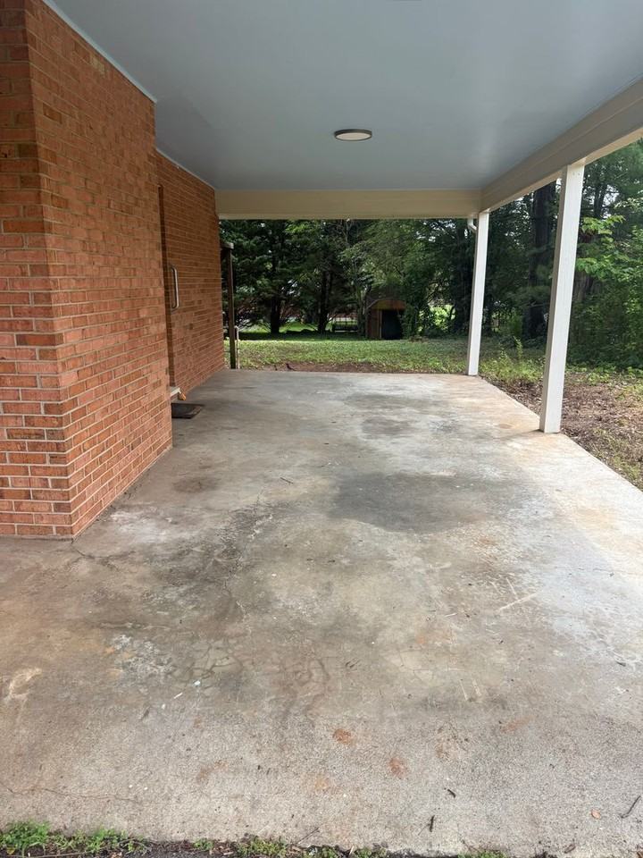 1101 Roundtree Dr - Photo 2 of 27