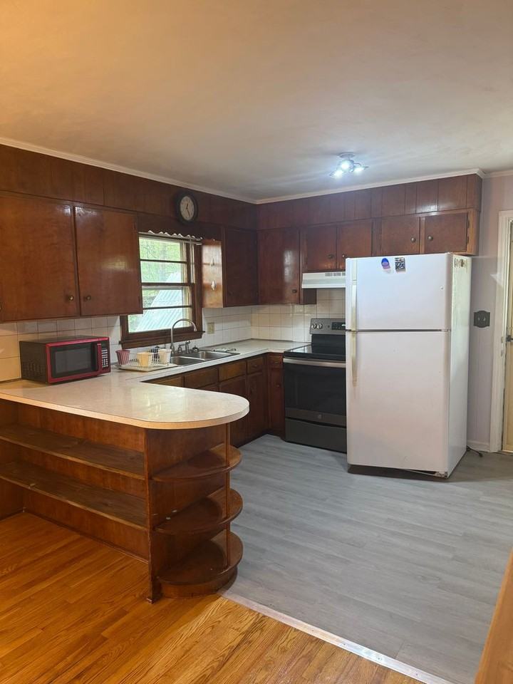 1101 Roundtree Dr - Photo 3 of 27