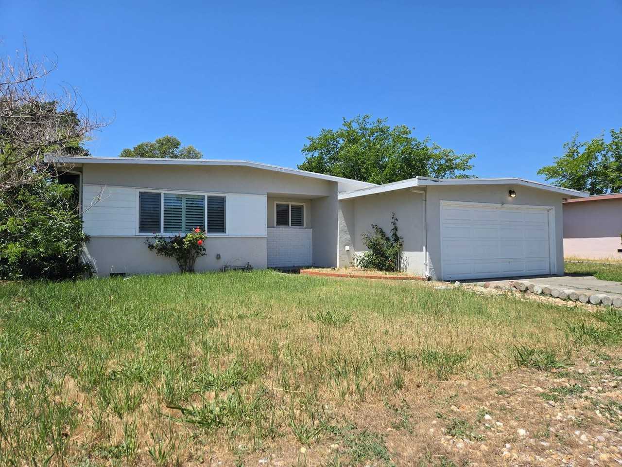 2049 San Salvador St - Photo 2 of 30