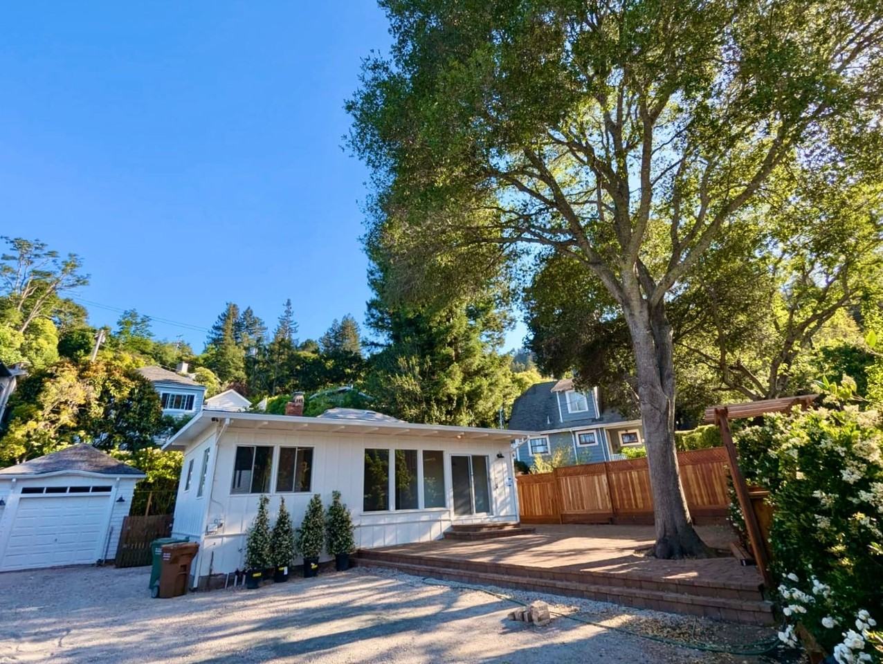 335 Redwood Ave - Photo 2 of 22