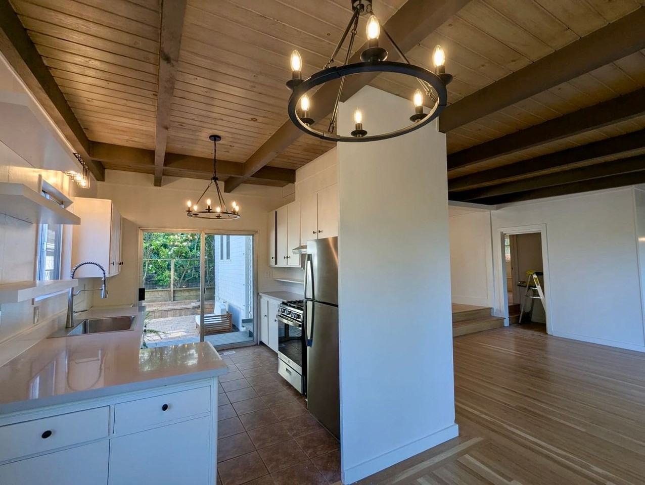 335 Redwood Ave - Photo 3 of 22