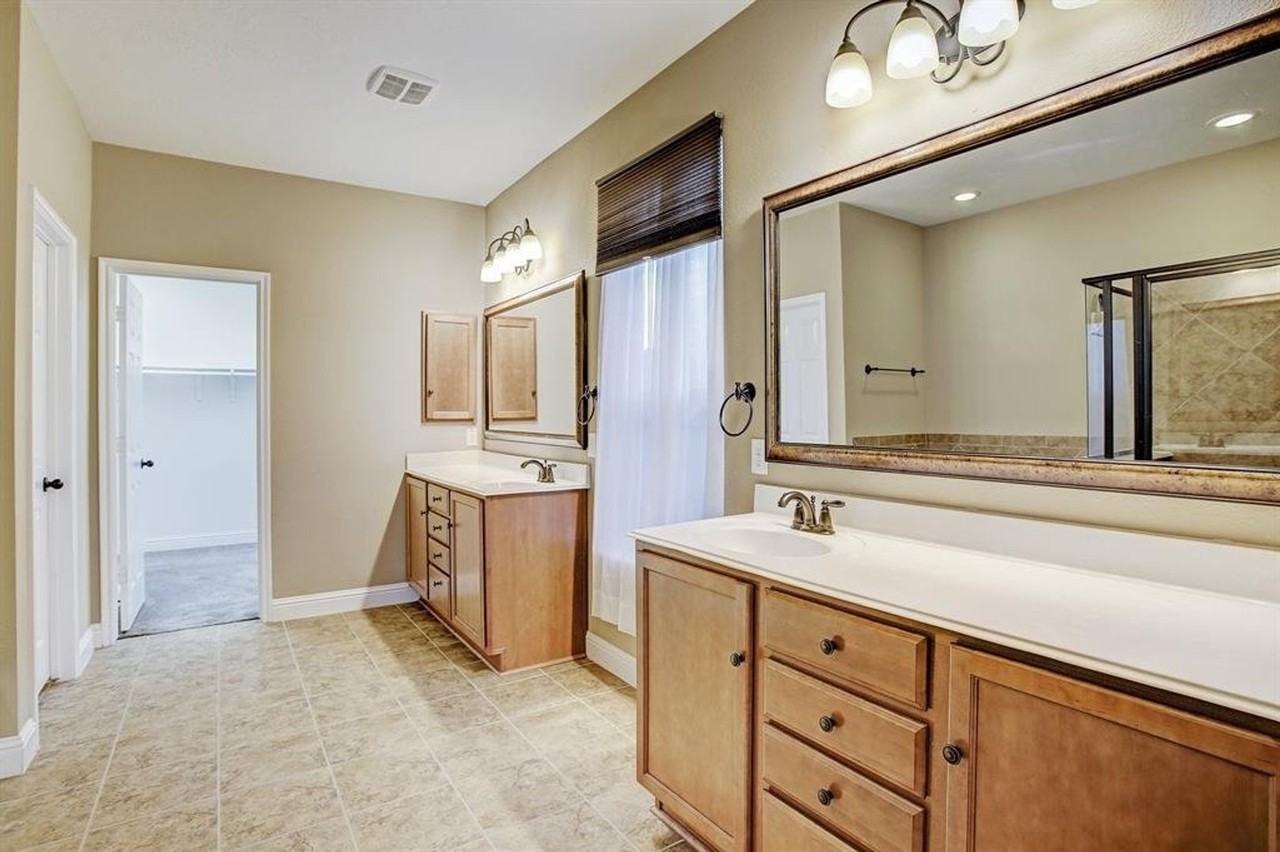 11022 Avery Oaks Ln - Photo 4 of 25