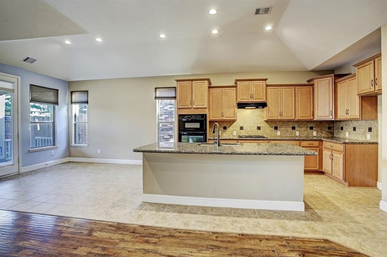 11022 Avery Oaks Ln - Photo 6 of 25