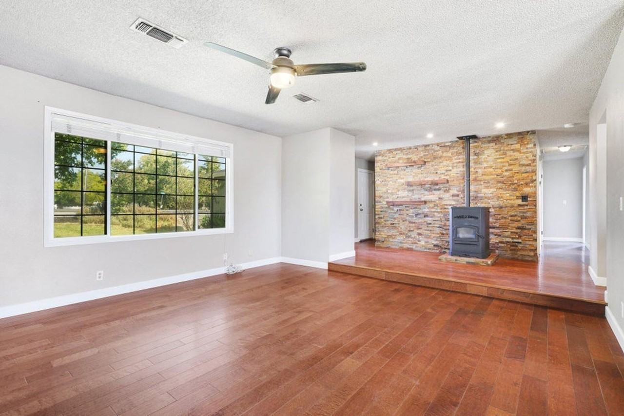 22641 River View Dr - Photo 4 of 17