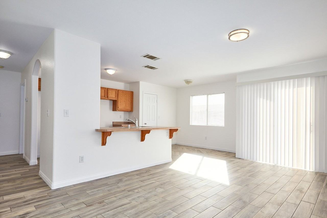 25029 Avenida Laredo - Photo 4 of 23