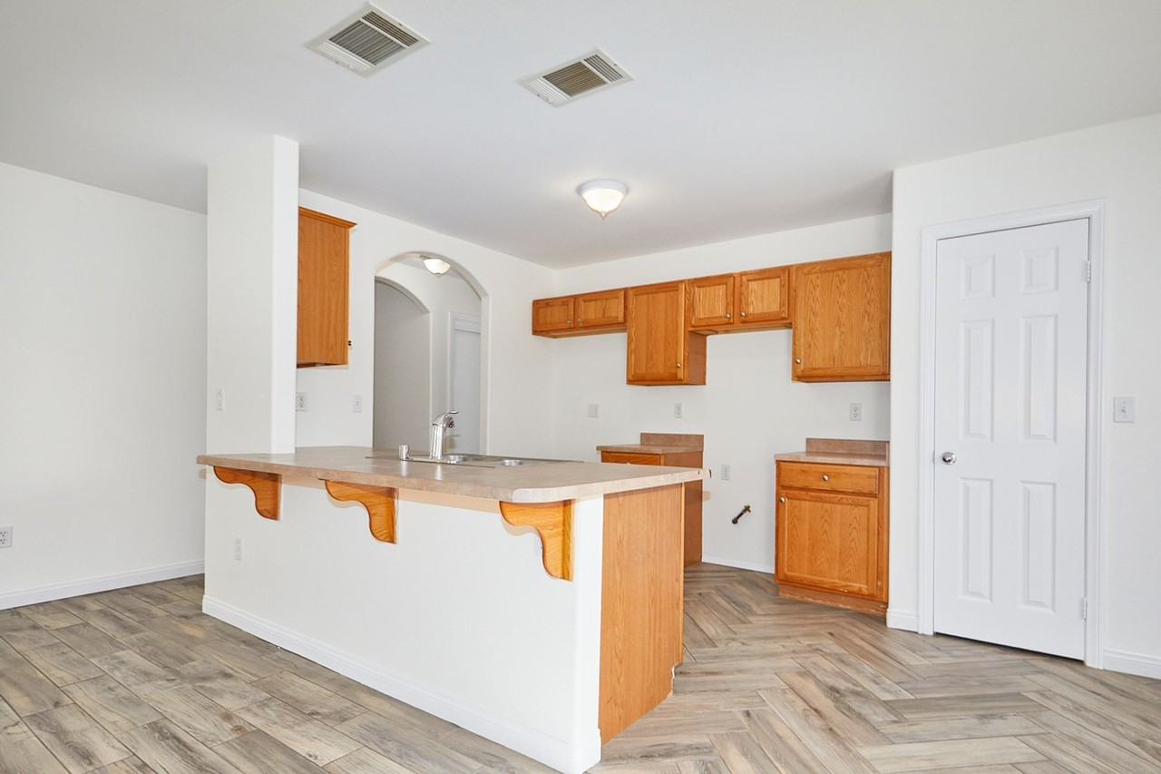 25029 Avenida Laredo - Photo 5 of 23