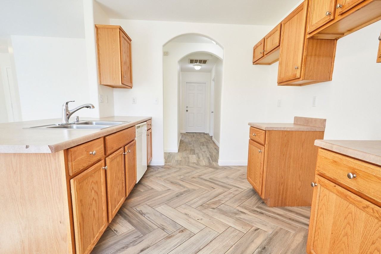 25029 Avenida Laredo - Photo 7 of 23