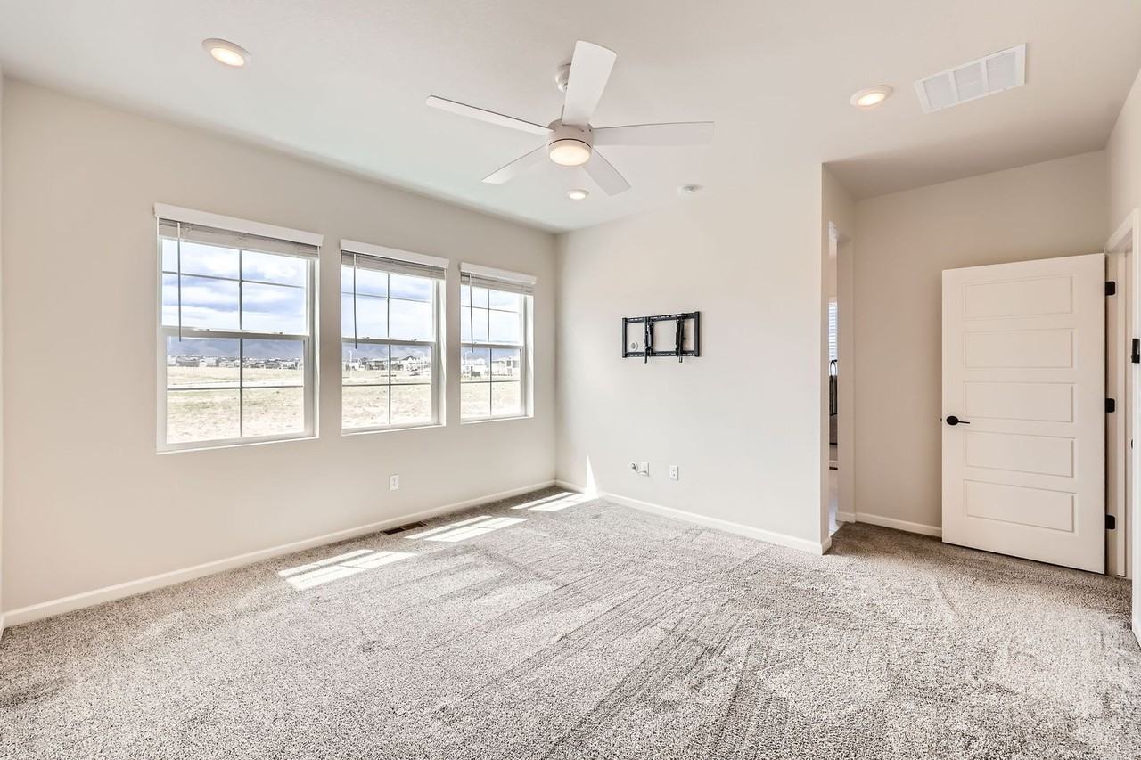8822 Fraser River Loop - Photo 5 of 29