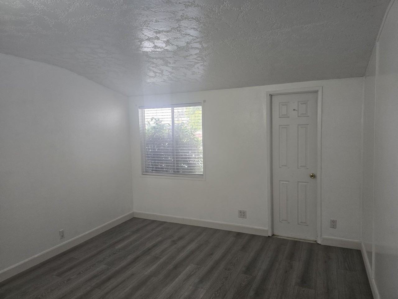 10280 Western Ave - Photo 2 of 9