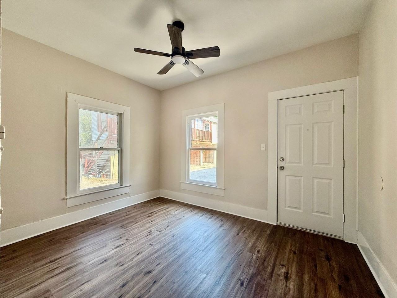 222 Lowell St - Photo 4 of 12