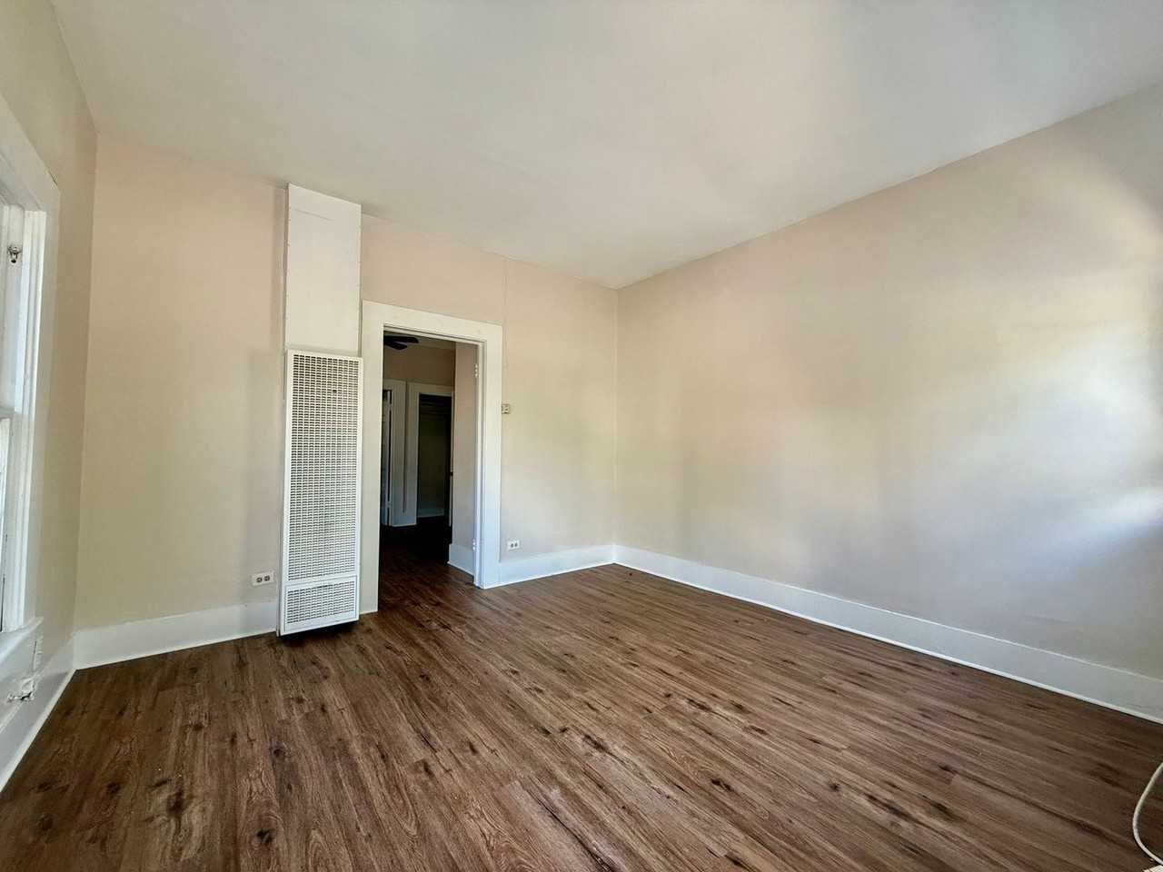 222 Lowell St - Photo 5 of 12