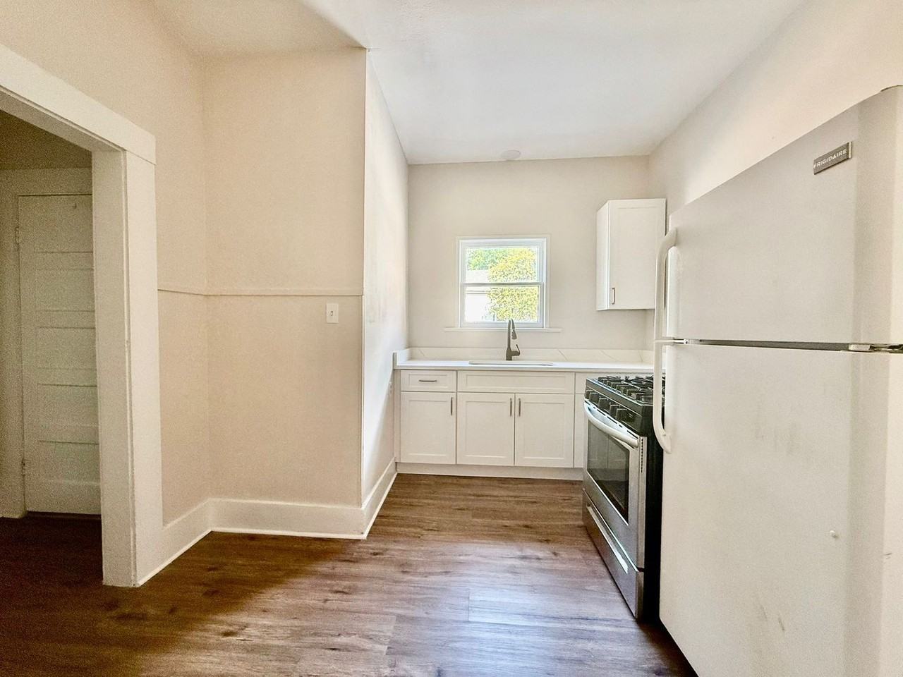 222 Lowell St - Photo 7 of 12