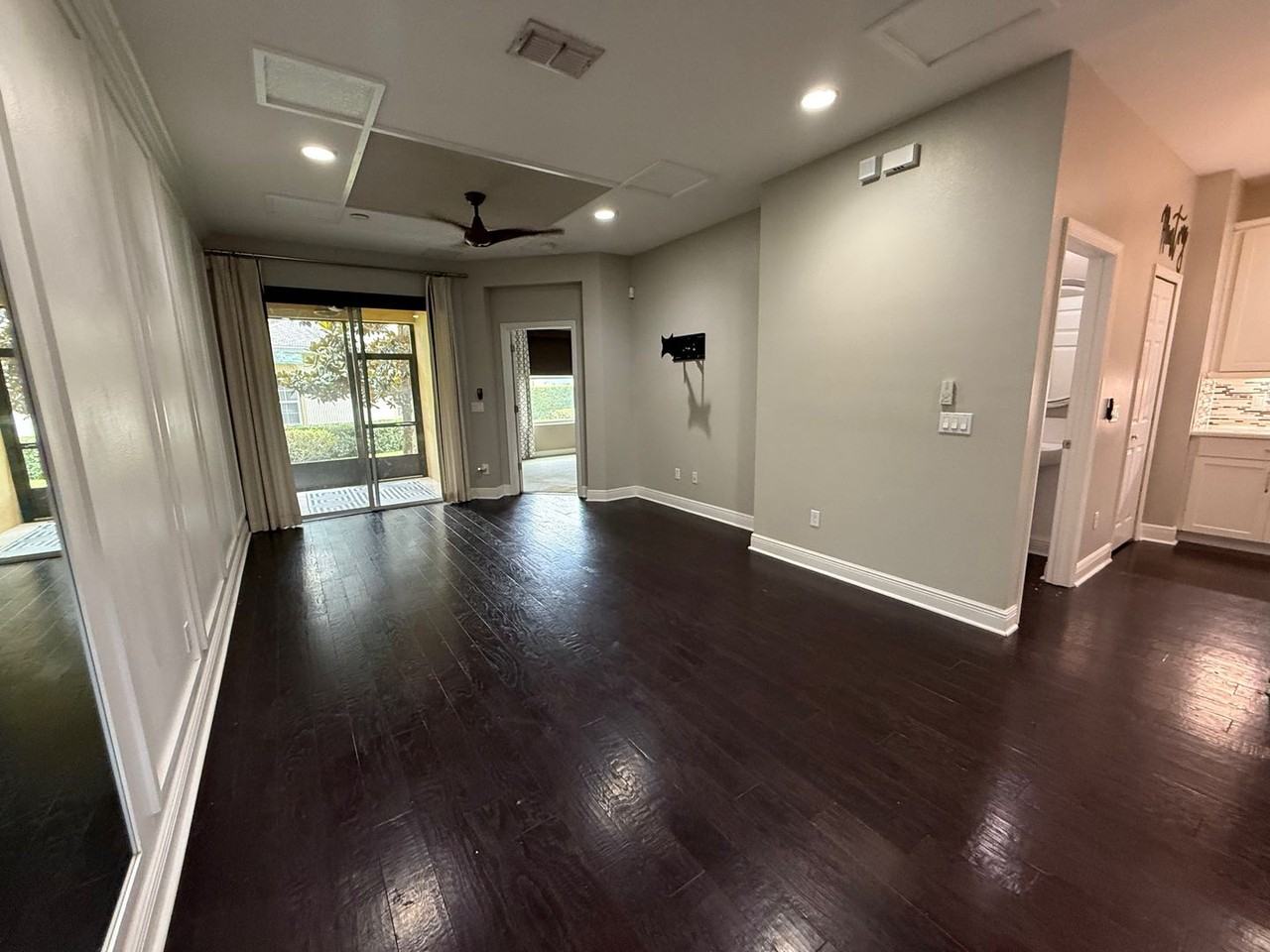 13504 Fountainbleau Dr - Photo 2 of 22