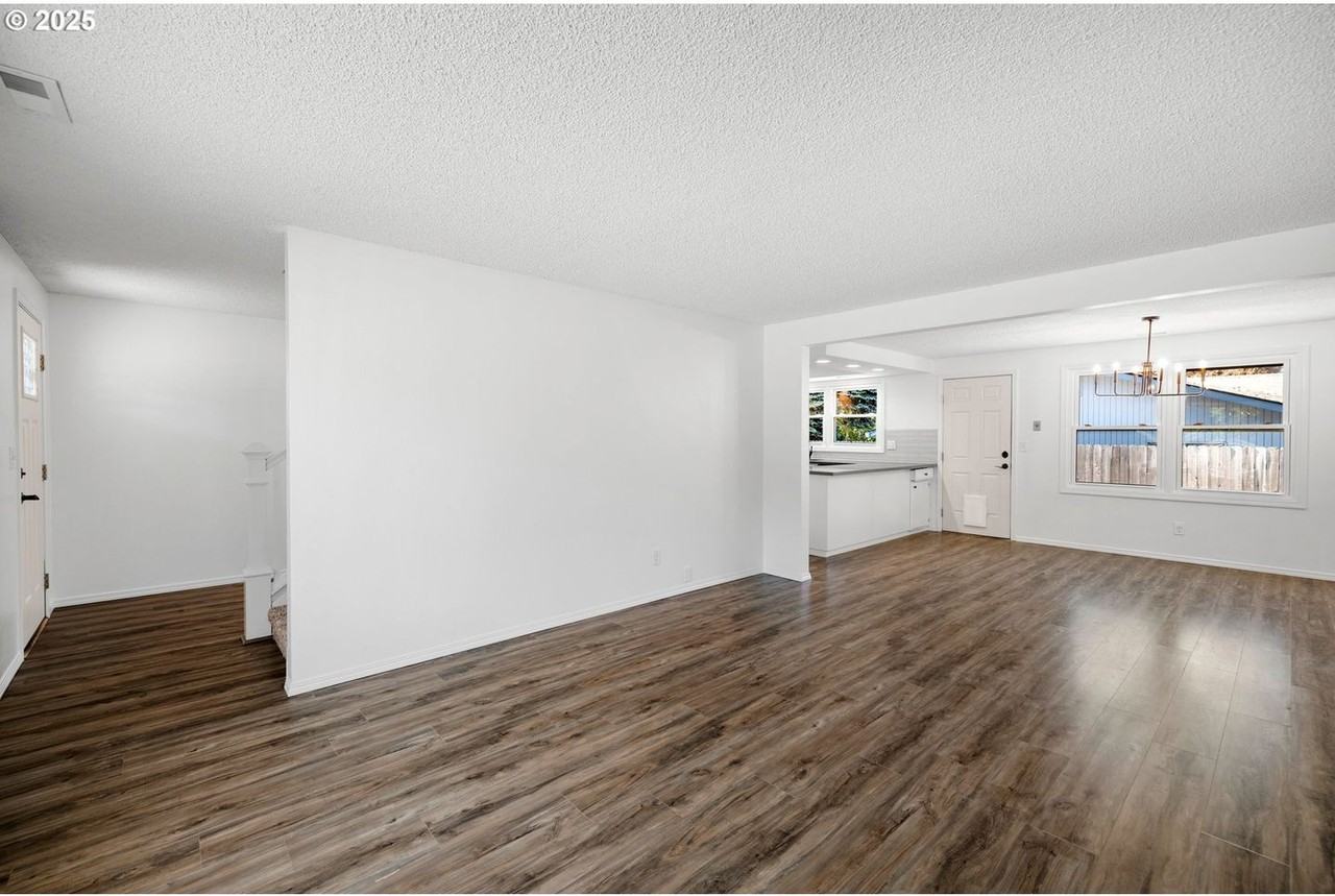 14103 Se Mcgillivray Blvd - Photo 5 of 30