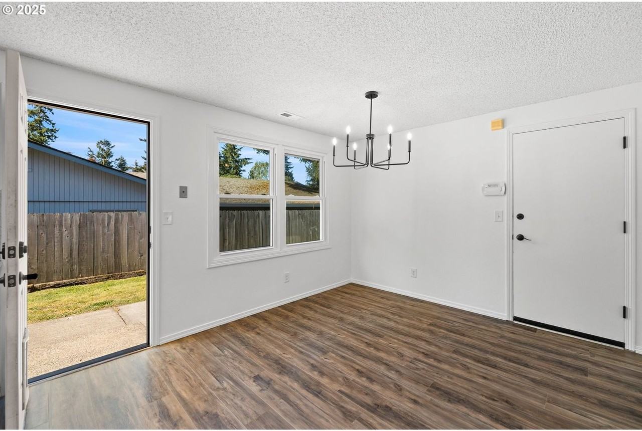 14103 Se Mcgillivray Blvd - Photo 7 of 30