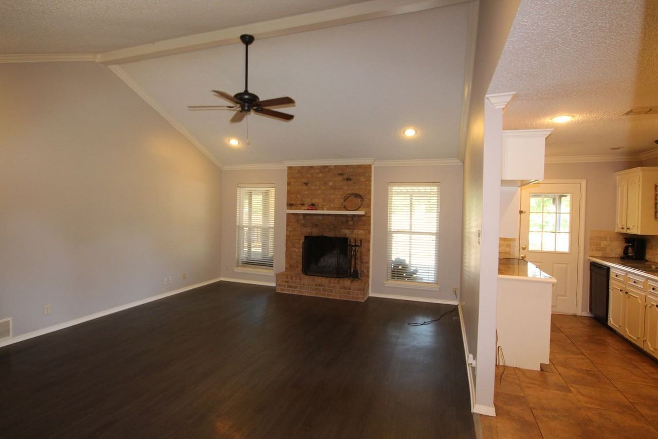 9319 Kelly Green St - Photo 3 of 18