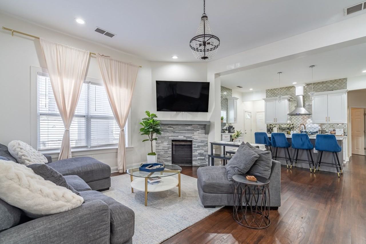 1530 Rogers Ave Sw - Photo 3 of 15