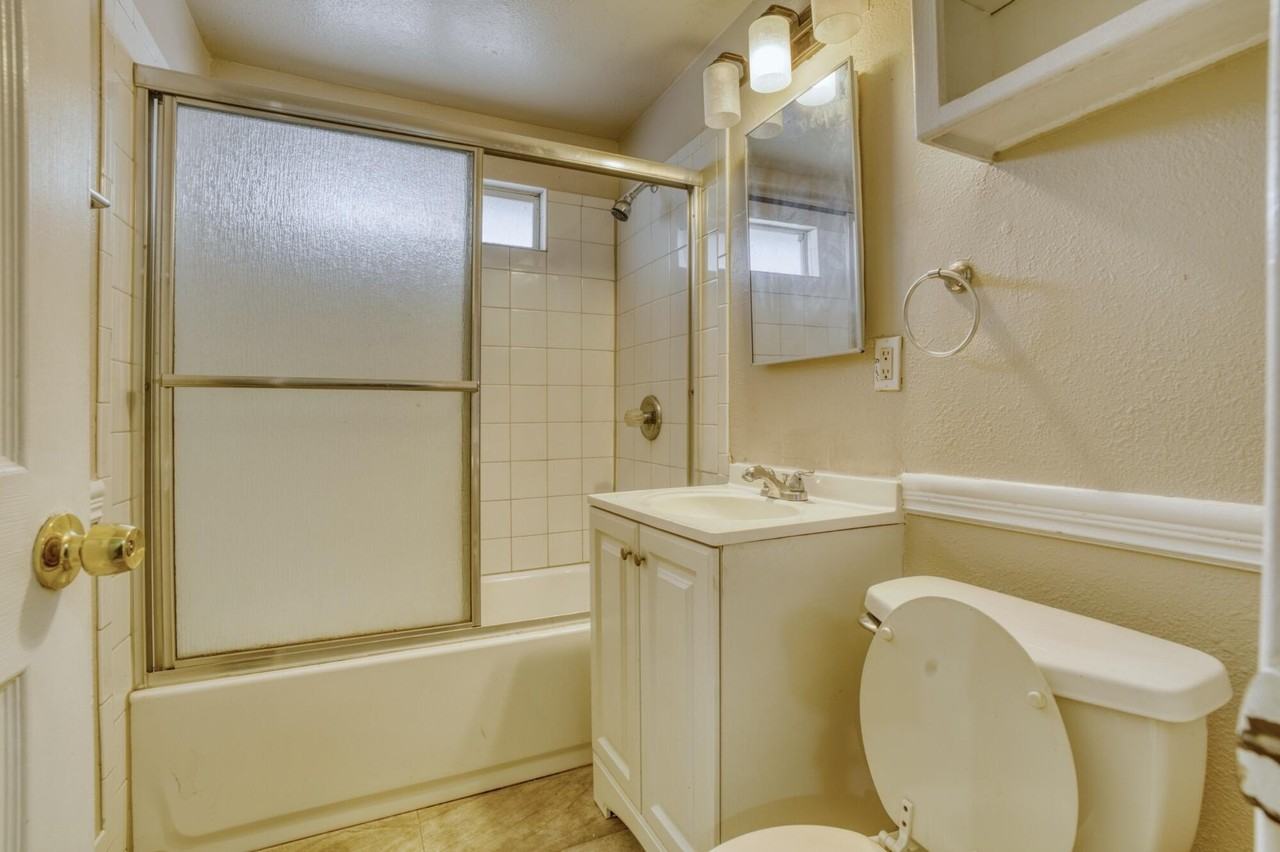 2047 W Lingard St - Photo 5 of 15