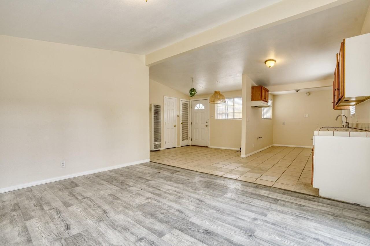 2047 W Lingard St - Photo 6 of 15