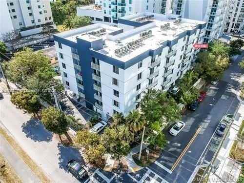 126 Sw 17th Rd #505 - Photo 2 of 23