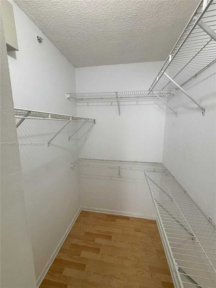 126 Sw 17th Rd #505 - Photo 6 of 23