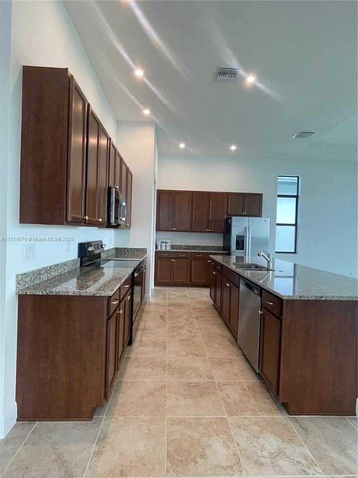 11356 Sw Pietra Way - Photo 4 of 26