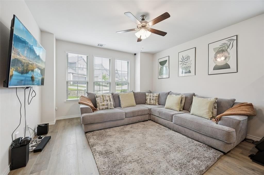 2028 Saddle Way - Photo 3 of 29