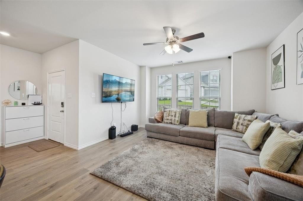 2028 Saddle Way - Photo 5 of 29