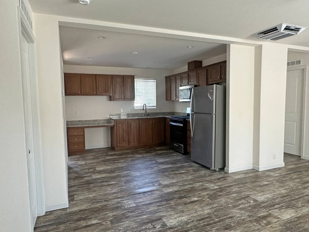 591 Childers St - Photo 2 of 20